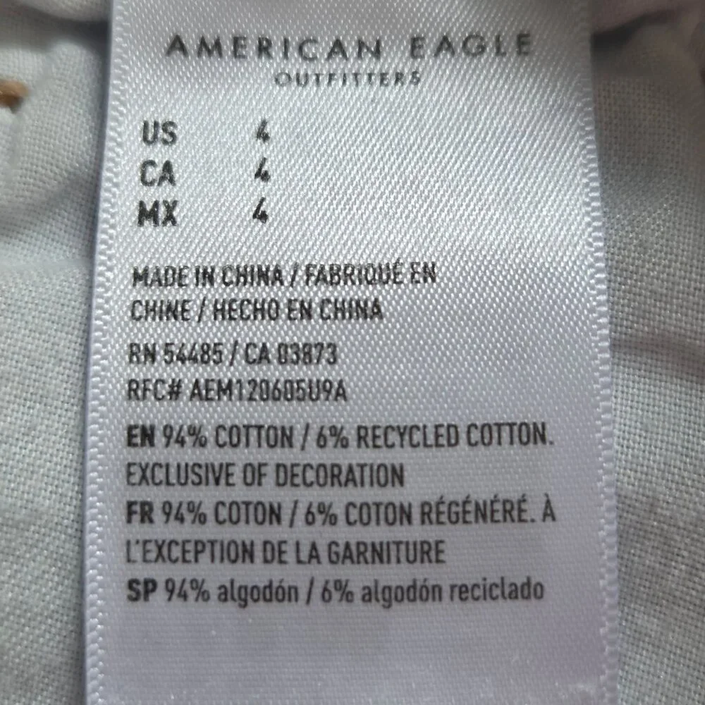 American Eagle Light Wash Daisy Embroidered Denim Shorts Size 4